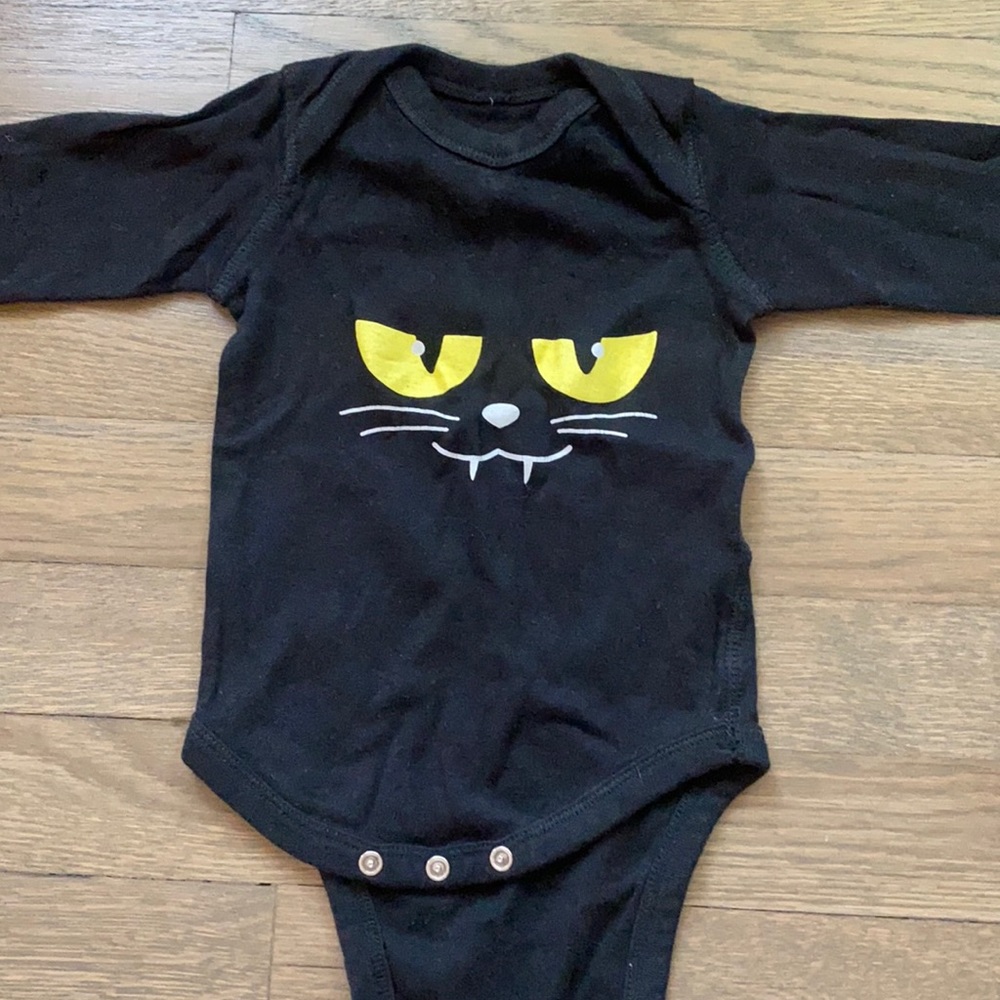Halloween cat onesie size 3 to 6 months
